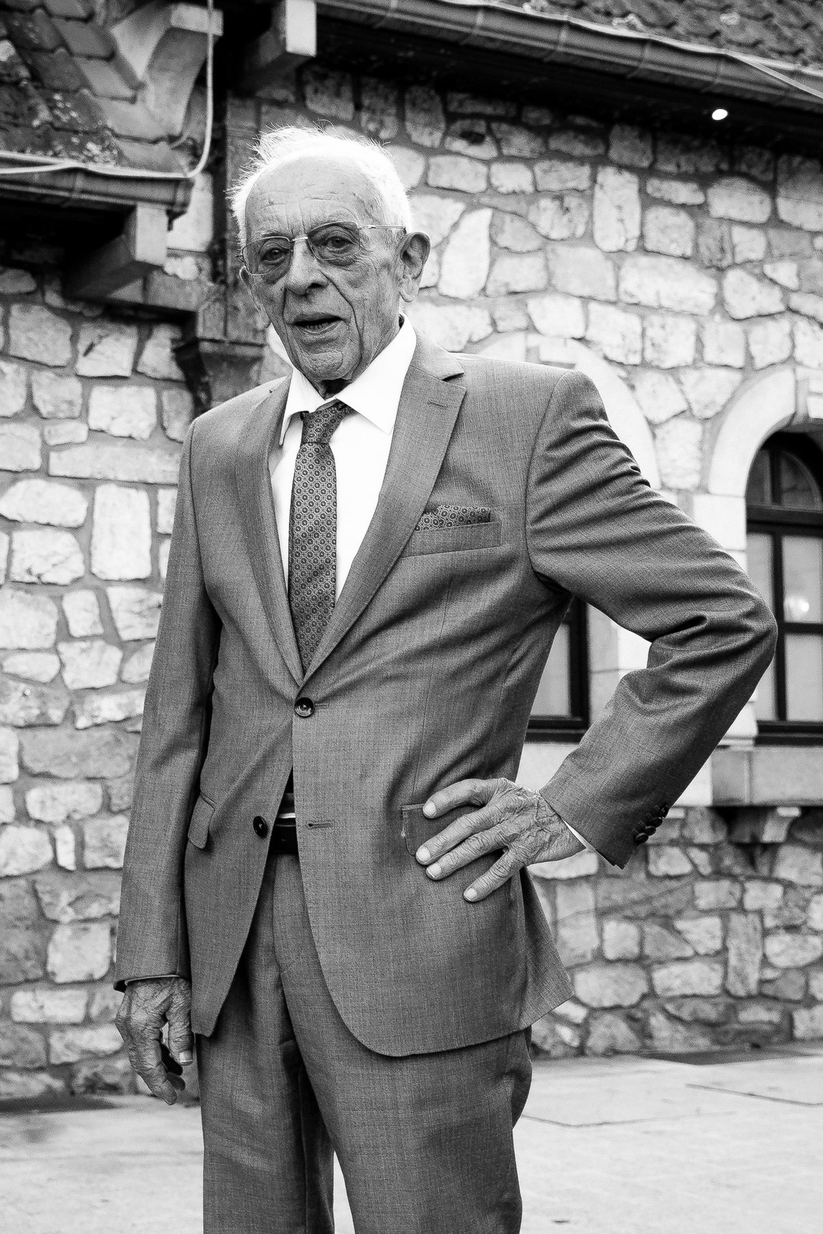 Portrait d’homme en noir et blanc