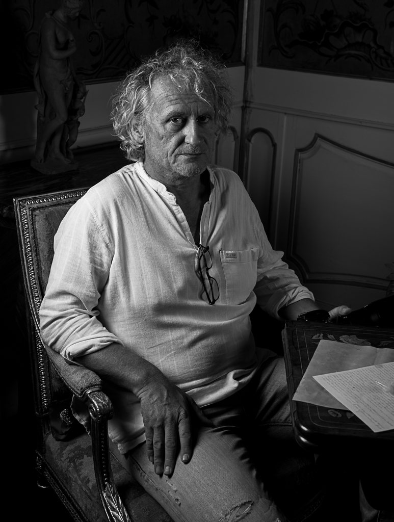 Portrait masculin en noir et blanc