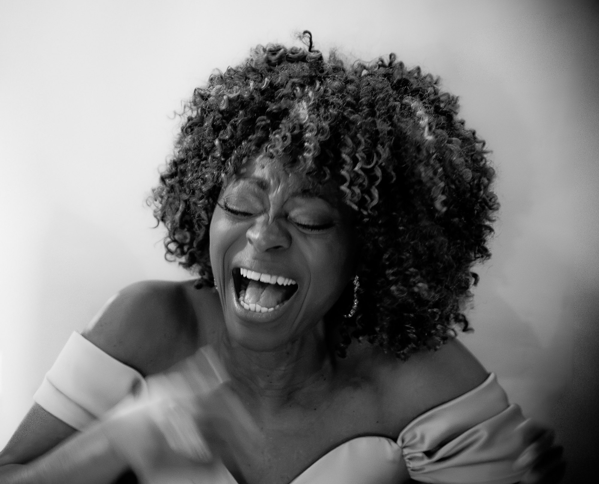 Instant de rire en noir et blanc